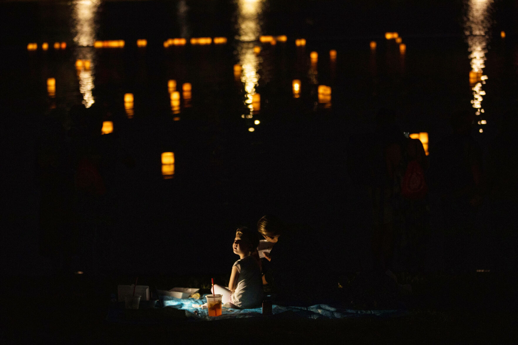 071221-news-waternlantern 05.jpg